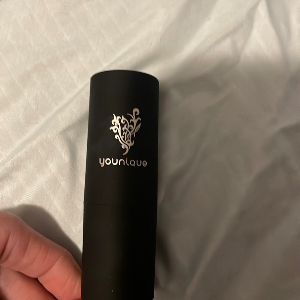 Younique a la mode touch. Cream to powder luminizer